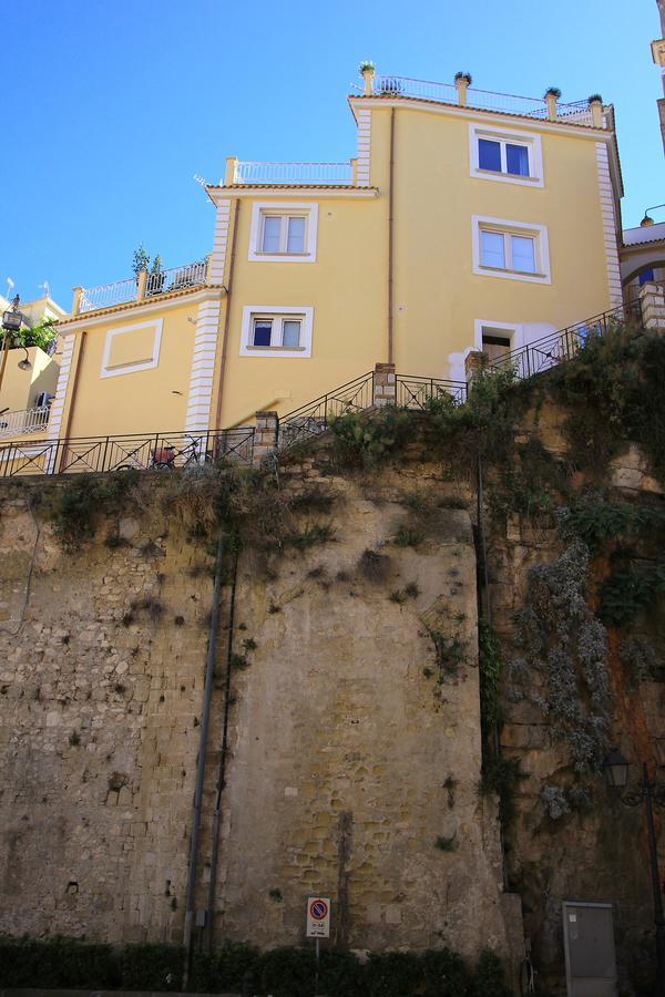 Il Viaggiatore Gaeta Medievale B&B Exterior foto